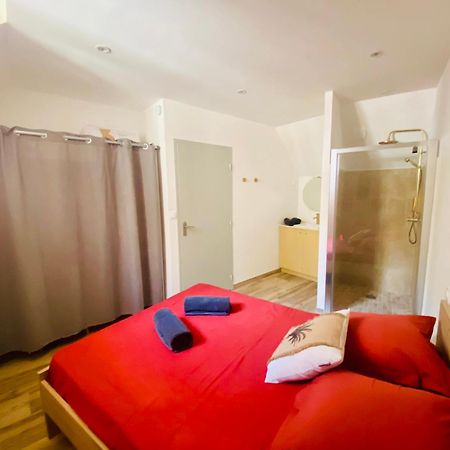Les Appartements Du Vieux Poussan מראה חיצוני תמונה