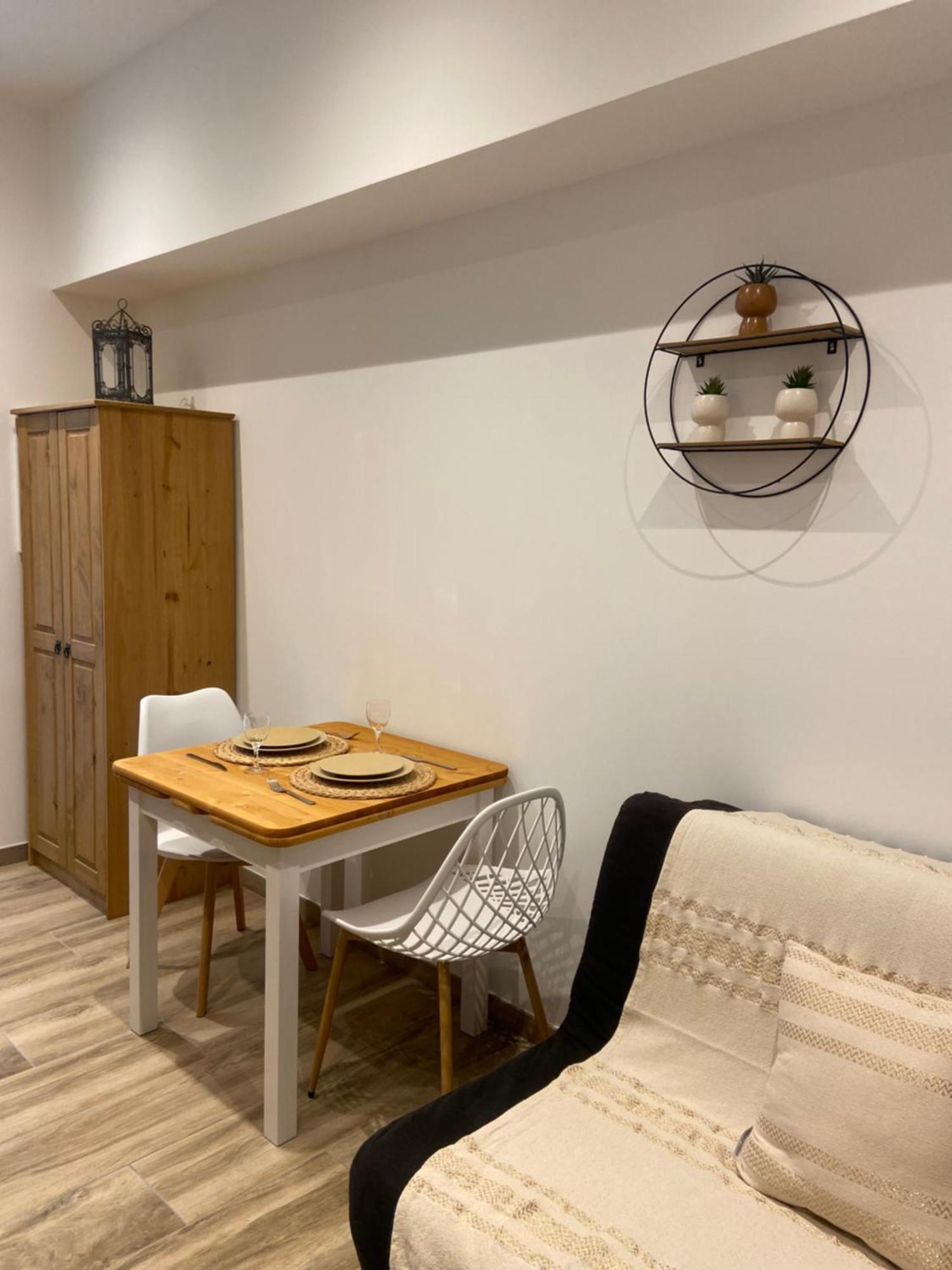 Les Appartements Du Vieux Poussan מראה חיצוני תמונה