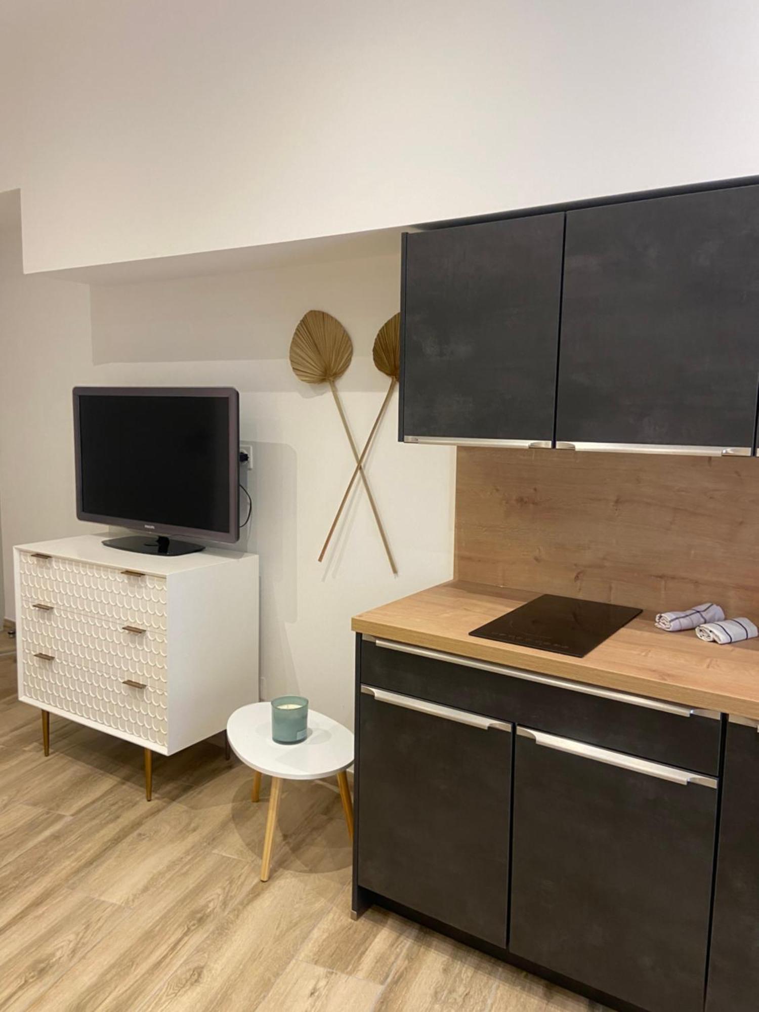 Les Appartements Du Vieux Poussan מראה חיצוני תמונה