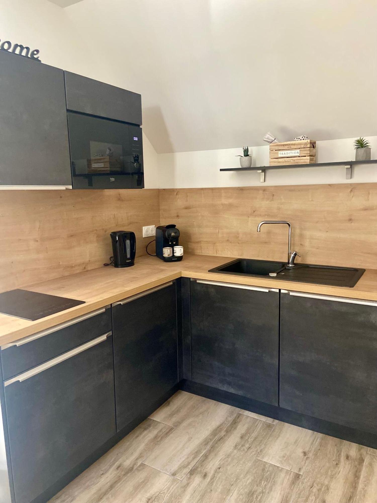 Les Appartements Du Vieux Poussan מראה חיצוני תמונה
