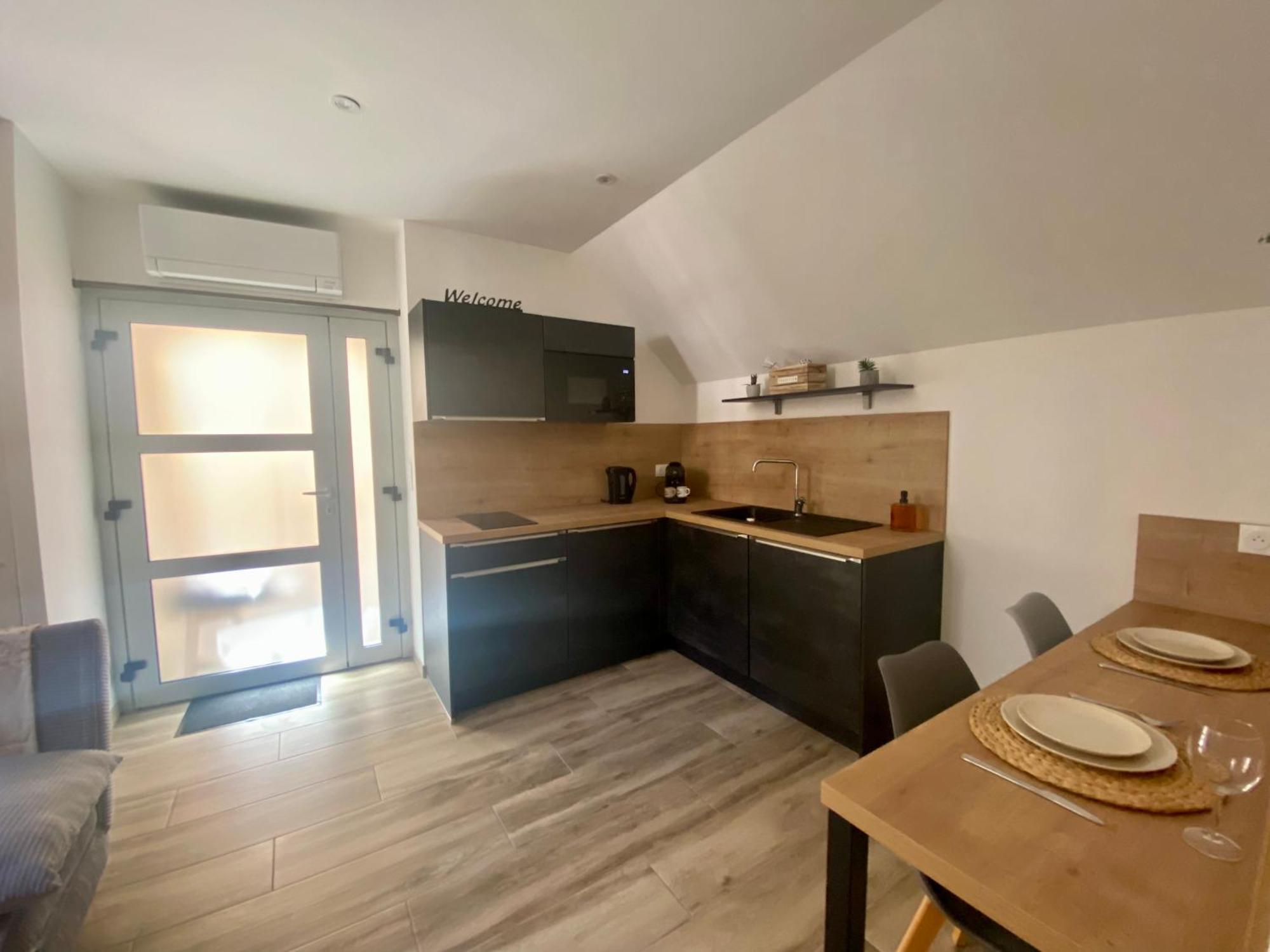 Les Appartements Du Vieux Poussan מראה חיצוני תמונה