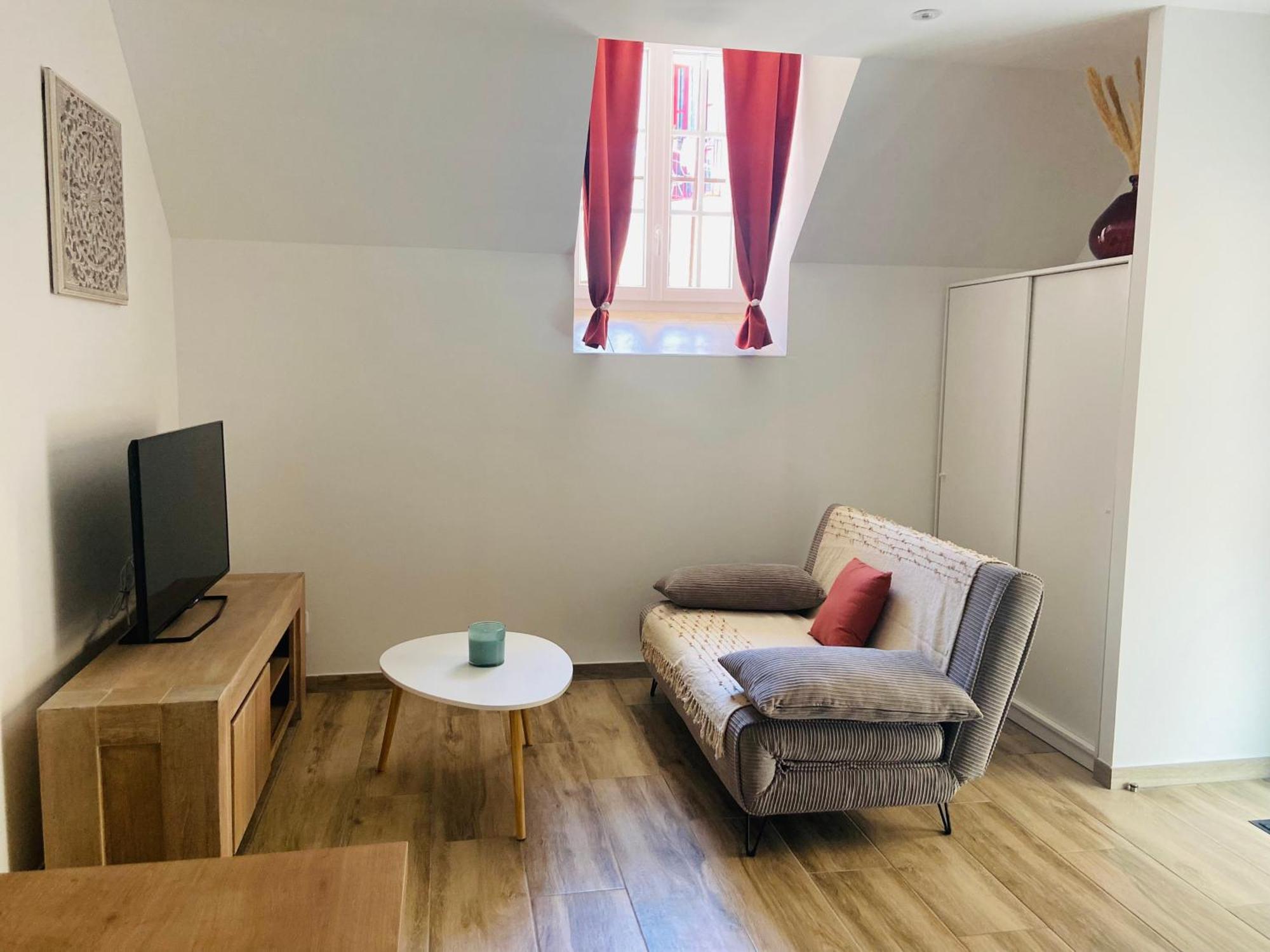 Les Appartements Du Vieux Poussan מראה חיצוני תמונה